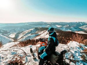 Каток, глэмпинг и собачьи упряжки: где отдохнуть зимой в Хабаровском крае