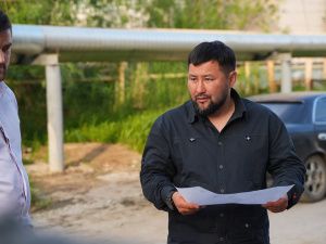 Евгений Григорьев проверил ход работ по благоустройству дворовых территорий в Якутске