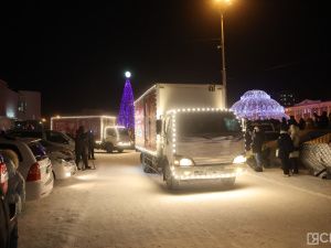 Праздничное шествие автоколонны состоялось впервые на зажжении новогодней ёлки Якутска