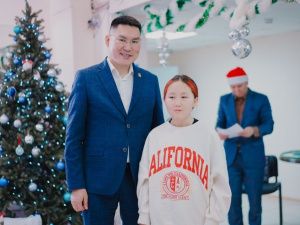 Петр Попов встретился с детьми — участниками акции «Елка желаний»