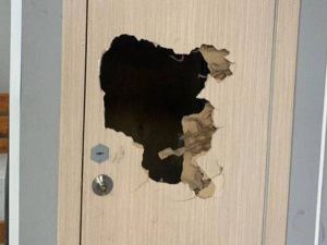 Вандалы громят новые теплые остановки в Якутске