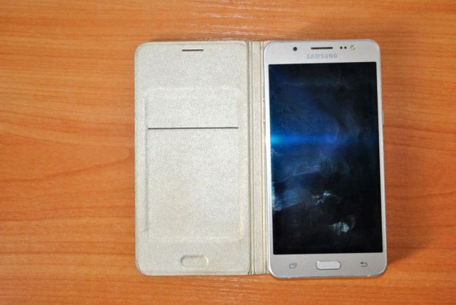 В Якутии осужденному пытались передать мобильный телефон, спрятав гаджет в носке