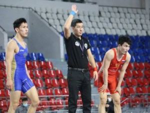 Якутские борцы завоевали пять золотых медалей в первый день чемпионата ДФО