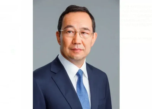 Поздравление Главы Якутии Айсена Сергеевича Николаева с Днём отца в Республике Саха (Якутия)