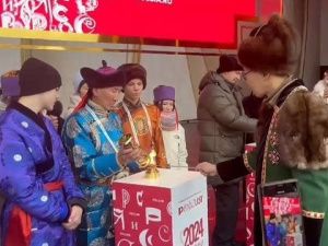 Семья из Якутии передала огонь Всероссийского семейного очага регионам Дальнего Востока