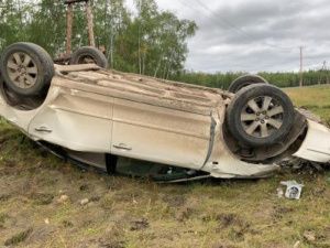 В Таттинском улусе при опрокидывании автомобиля пострадали пьяные водитель и пассажир