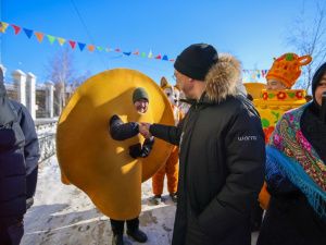 Глава Якутии посетил праздник «Широкая Масленица»