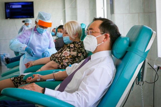 Глава Якутии присоединился к Всемирному дню донора крови