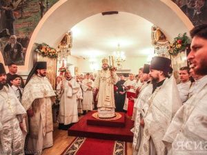 Пасхальная ночь в главном храме Якутии 