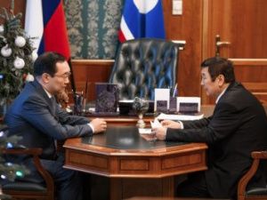 Глава Якутии встретился с народным писателем Якутии Николаем Лугиновым