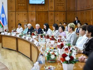 В День учителя Глава Якутии наградил выдающихся педагогов и наставников республики