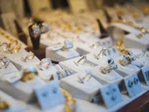 Прокуратура Якутска направила в суд уголовное дело по факту присвоение ювелирных изделий