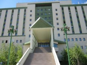 Минздрав Якутии проведет проверку питания в Медцентре