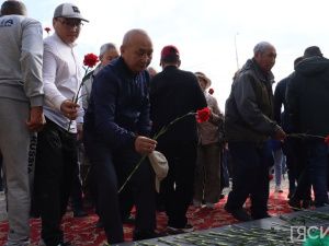 К памятнику Дмитрию Коркину возложили цветы в преддверии международного турнира