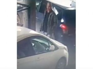 Мужчина украл дворники с автомашины