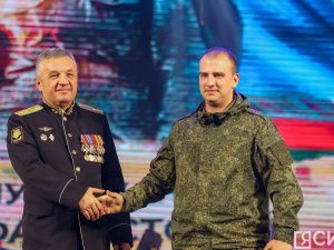 Государственные награды вручили воинам-якутянам на II Антифашистском форуме в Якутске