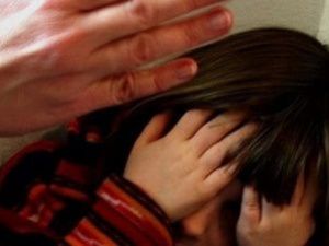 Отец жестоко истязал своих детей