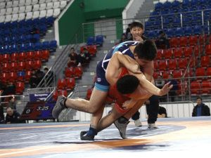 Международный турнир по вольной борьбе на призы Акционерной компании «Железные дороги Якутии» выявил сильнейших юных борцов