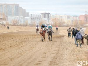 В Якутии состоялись конные скачки с общим призовым фондом 5,3 млн рублей