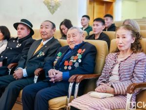 Госнаграды вручили отцам и матерям в Якутии