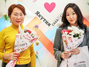 В Якутске прошел мастер-класс «Букет для мамы» в честь Дня матери в республике