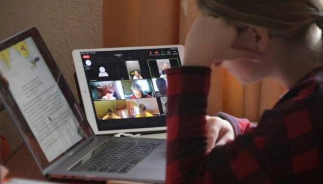 Школьникам Якутска продлили «удаленку» еще на одну неделю