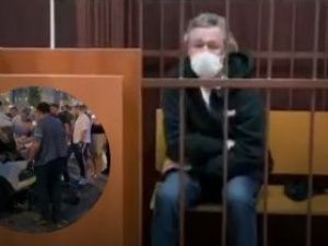 Актер Ефремов разрыдался в зале суда, куда его доставила полиция