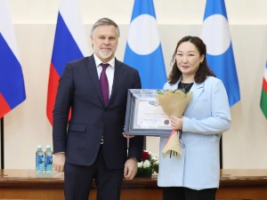 В Якутии многодетным матерям вручили государственные награды