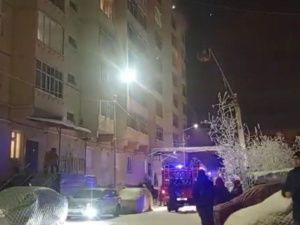 Видео: в Якутске в многоэтажном доме по улице Ойунского вспыхнул пожар