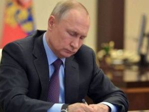 Путин подписал закон о кредитных каникулах для граждан и бизнеса
