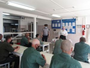 Осужденным рассказали о жизни без наркотиков