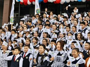 Глава Якутии принял участие в открытии новой школы в Кобяйском районе