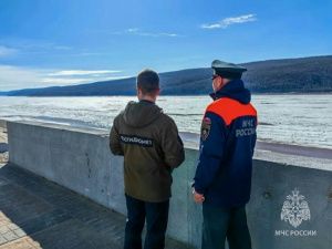 Развитие весеннего ледохода на реках Якутии по данным МЧС Якутии