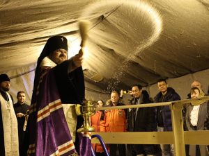 Айсен Николаев принял участие в крещенских купаниях 