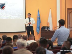 Глава Якутска обсуждает развитие столицы с трудовыми коллективами