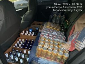 Житель Якутска устроил в своей машине алкоточку