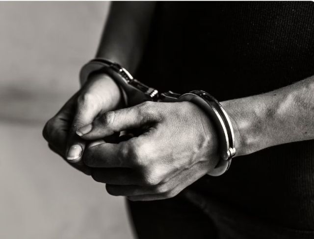 В Якутске мужчина ограбил магазин и похитил алкоголь