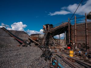 Айсен Николаев оценил перспективы развития золотодобывающей отрасли Оймяконского района