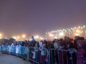 Видеофакт: Несмотря на мороз якутяне собрались посмотреть на открытие главной елки