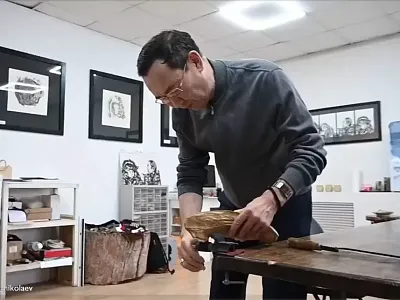 Айсен Николаев по традиции сделал подарки супруге и дочерям к 8 Марта 