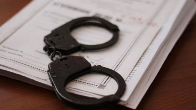 В Алдане четверо мужчин вымогали деньги у командированных