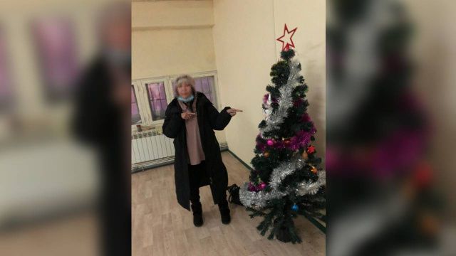 Полицейские Якутска раскрыли похищение новогодней елки из подъезда дома на улице Ойунского