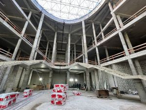 Завершено остекление фасада Арктического центра в Якутске