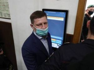 Суд оставил под арестом хабаровского губернатора Сергея Фургала