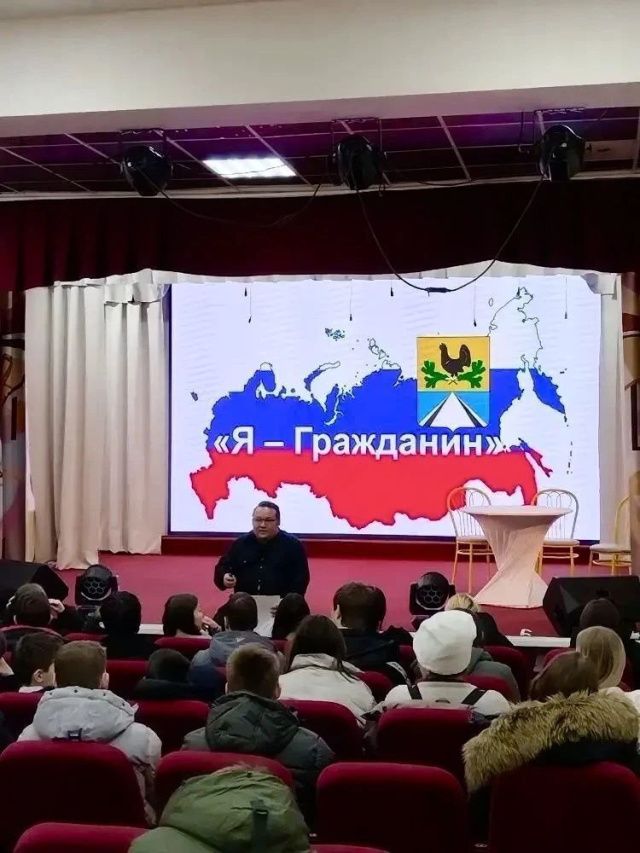 В Доме народного творчества проведена познавательная интерактивная программа "Я – гражданин" для учащихся 9-11 классов школ города Томмот