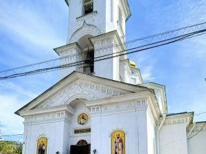 Престольный праздник Никольского храма отметили за Архиерейским богослужением в Якутске