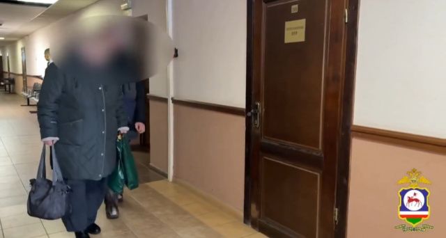 66-летняя москвичка задержана за хищение 15 млн рублей у жителя Мирного
