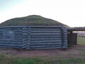 В Якутии реставрируют восьмигранную якутскую юрту