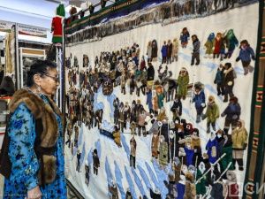 Якутские мастерицы создали панно по известной картине художника Афанасия Осипова