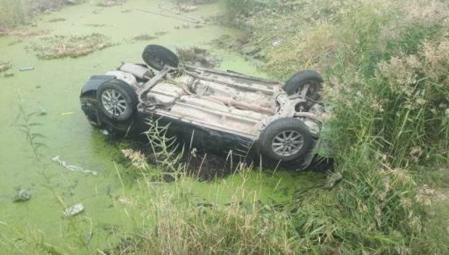 В Мархе автомобиль вылетел с дороги в озеро, пострадали три человека